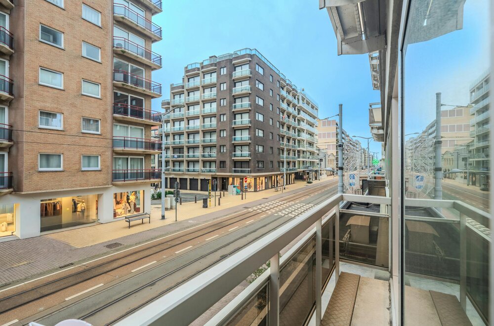 lichtrijk-appartement-met-aparte-slaapruimte-te-middelkerke-002.jpg
