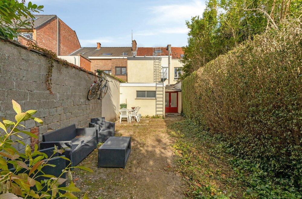 gezellig-studentenhuis-met-5-vergunde-kamers-te-koop-002.jpg
