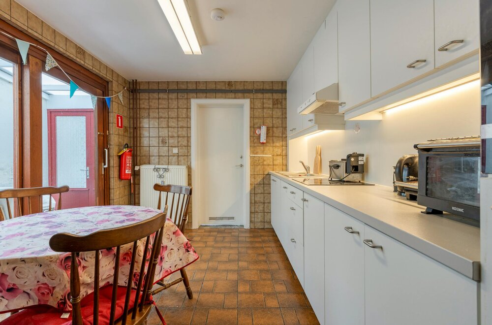 gezellig-studentenhuis-met-5-vergunde-kamers-te-koop-007.jpg