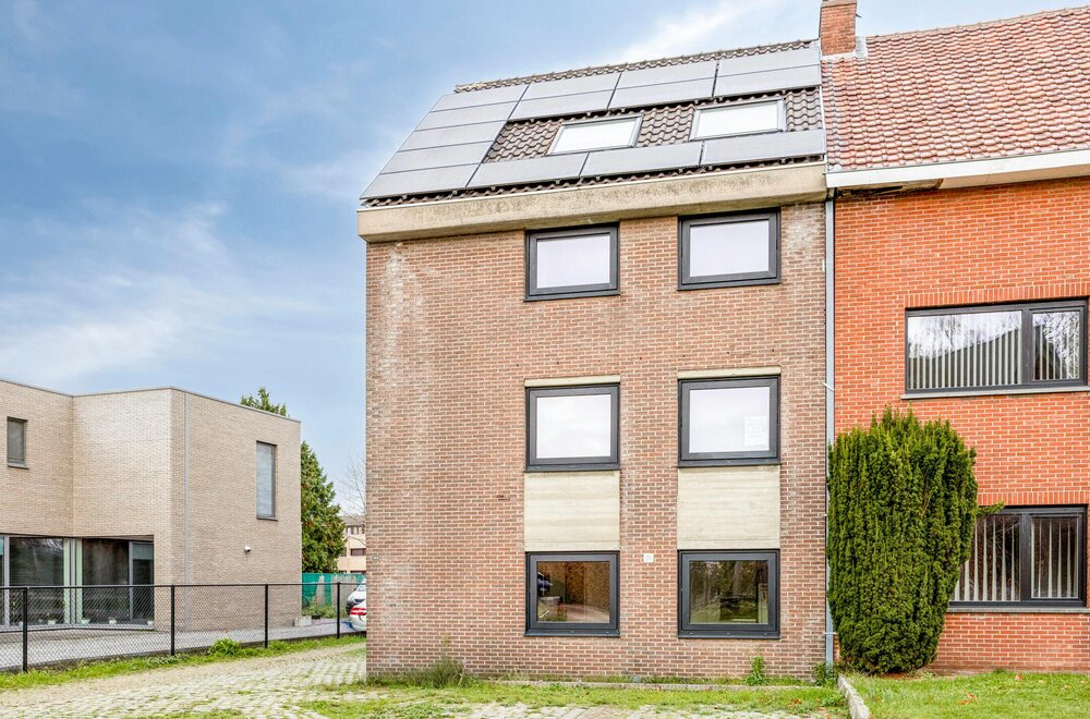 opbrengsteigendom-met-9-studentenkamers-en-duplex-appartement-te-hasselt001.jpg