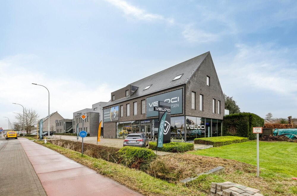 handelspand-te-koop-op-zichtlocatie-met-parking-287-m-002.jpg