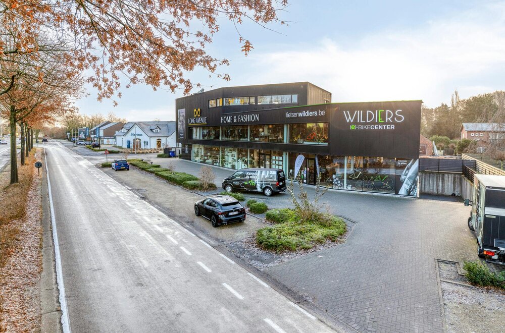 patrimoniumvennootschap-met-verhuurd-handelspand-op-zichtlocatie-in-lommel-te-koop002.jpg
