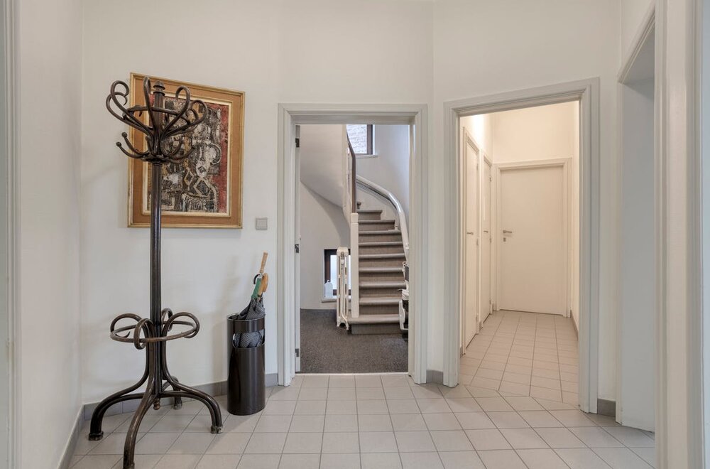 uniek-opbrengstgebouw-op-toplocatie-met-garage-in-strombeek002.jpg
