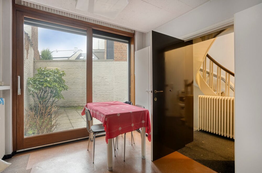 uniek-opbrengstgebouw-op-toplocatie-met-garage-in-strombeek005.jpg