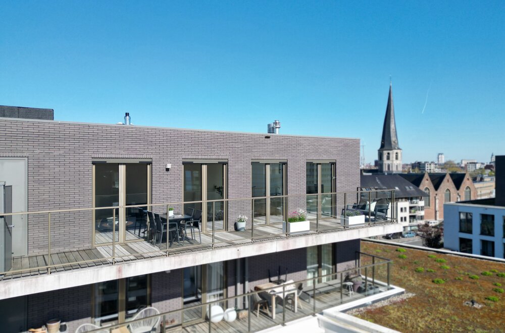 ruim-penthouse-met-3-slaapkamers-aan-de-stadsrand-van-gent001.jpg