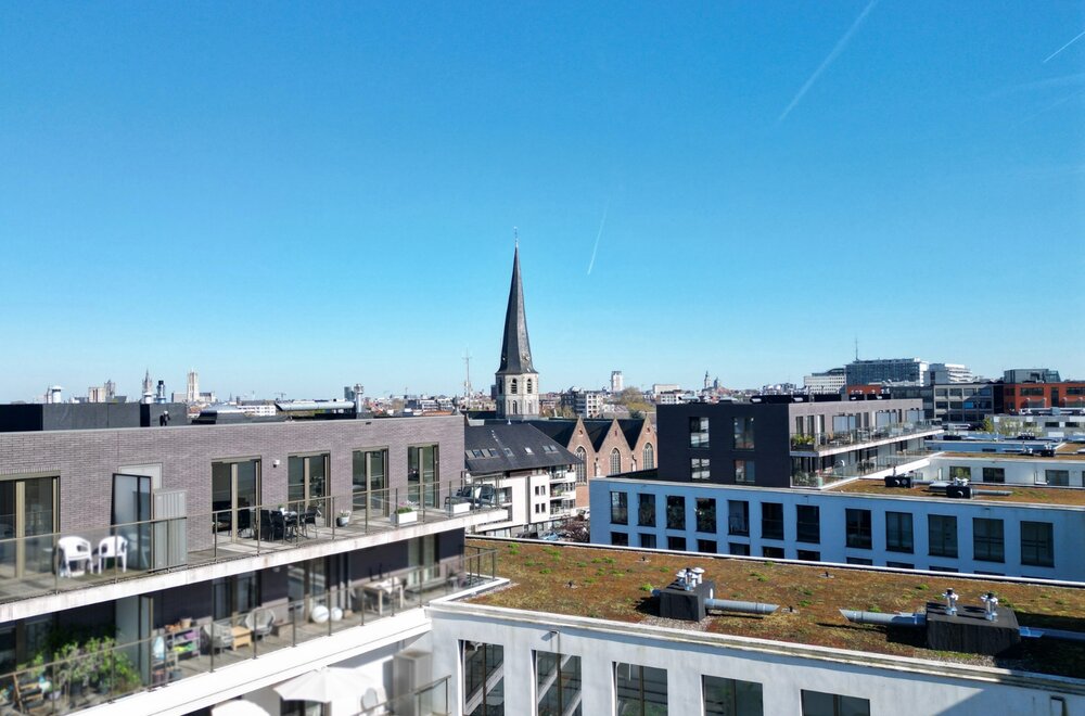 ruim-penthouse-met-3-slaapkamers-aan-de-stadsrand-van-gent002.jpg