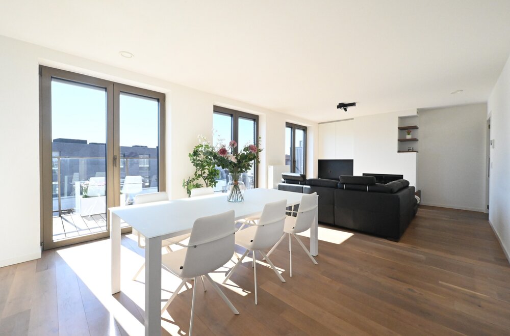 ruim-penthouse-met-3-slaapkamers-aan-de-stadsrand-van-gent012.jpg