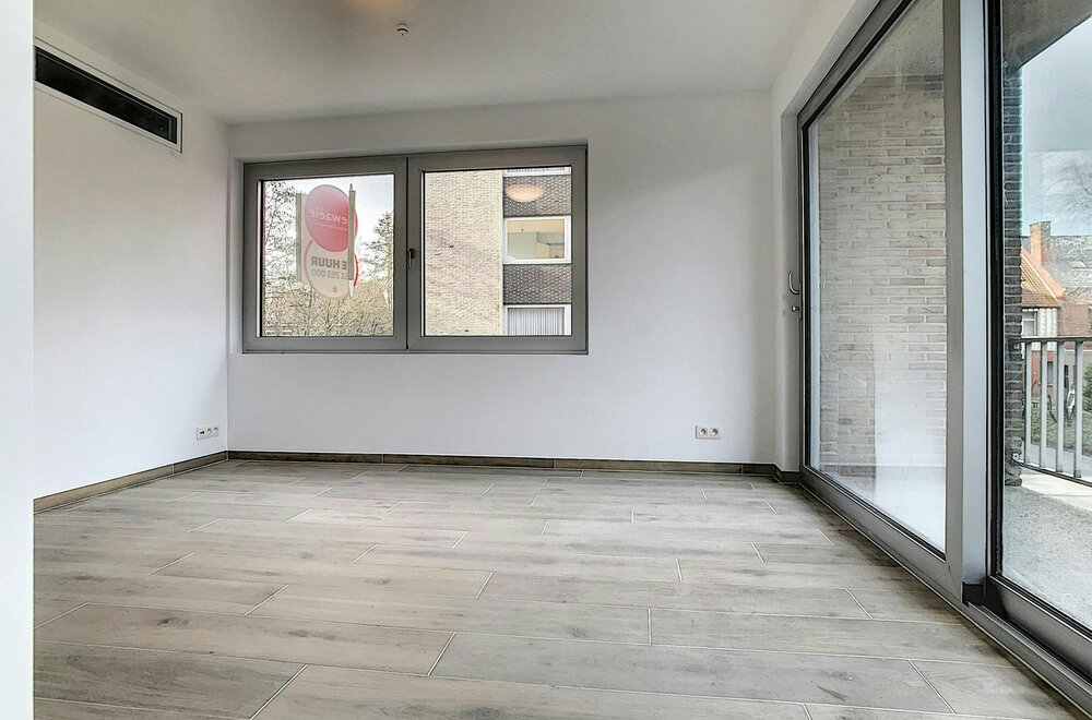 top-investering-met-1-slaapkamer-en-terras-te-roeselare-003.jpg