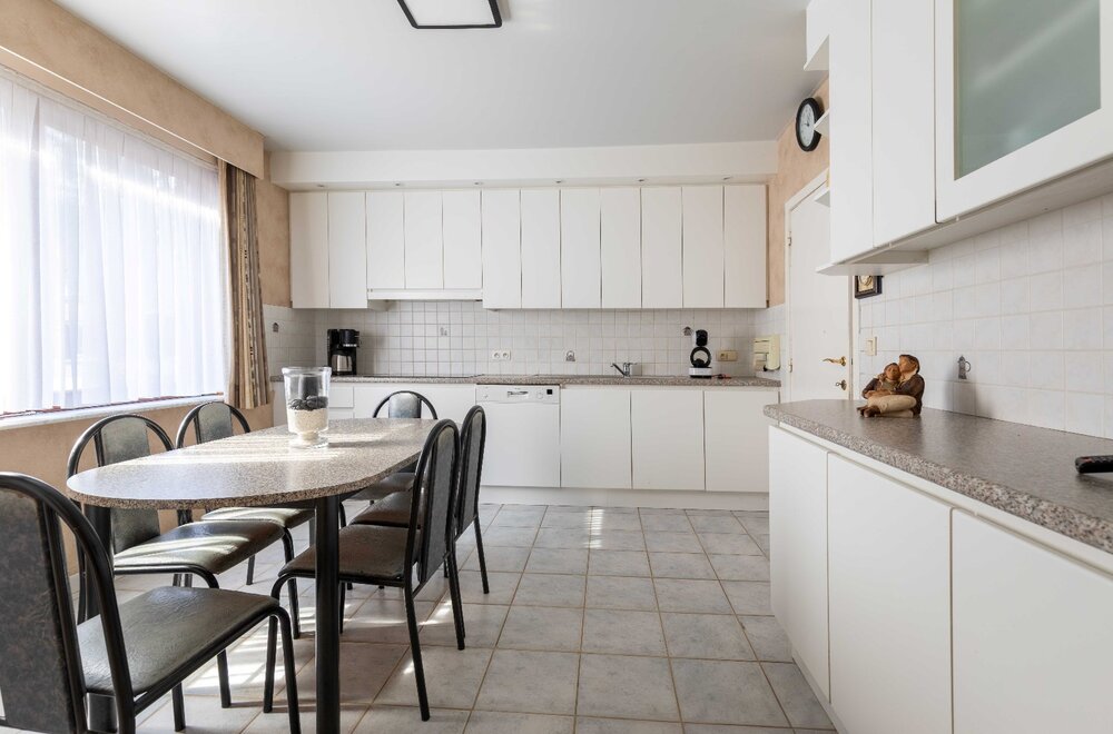 opbrengsteigendom-met-handelszaak-atelier-en-3-woningen005.jpg