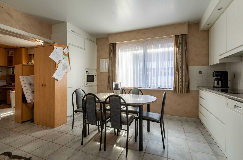 opbrengsteigendom-met-handelszaak-atelier-en-3-woningen006.jpg