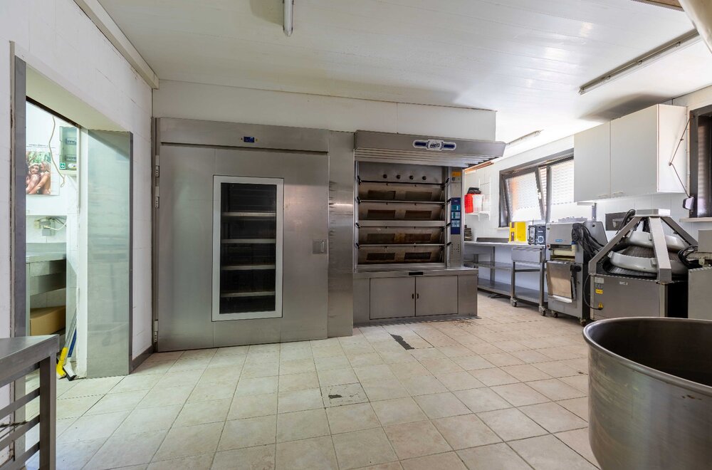 opbrengsteigendom-met-handelszaak-atelier-en-3-woningen007.jpg