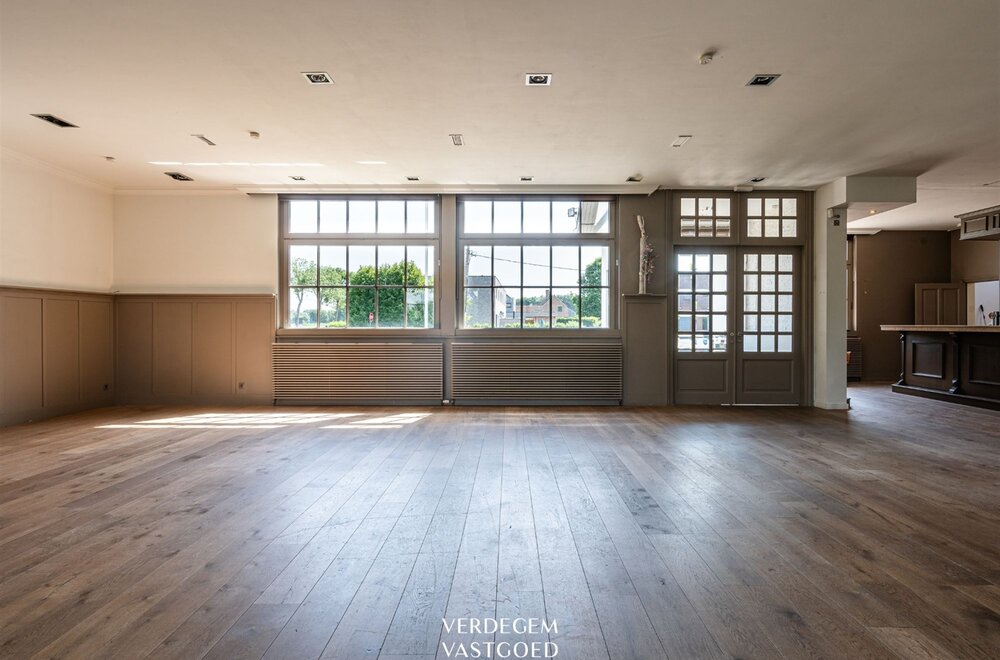 uiterst-commercieel-gelegen-handelspand-met-woonst-voor-horeca-of-kantoren009.jpg