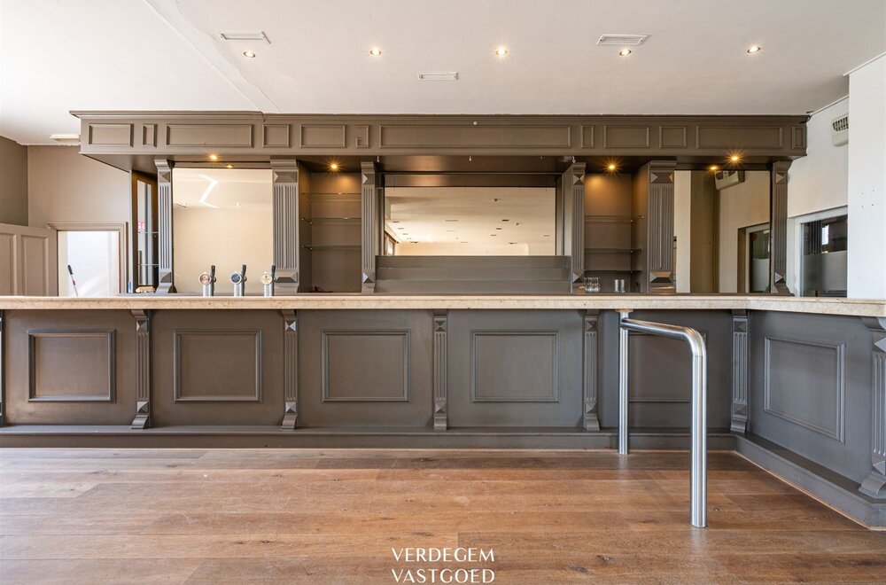uiterst-commercieel-gelegen-handelspand-met-woonst-voor-horeca-of-kantoren010.jpg