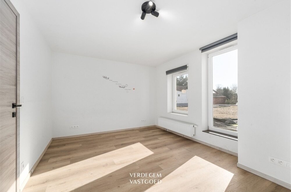 handelsruimte-284m-met-zonnig-appartement-100m-op-strategische-ligging015.jpg