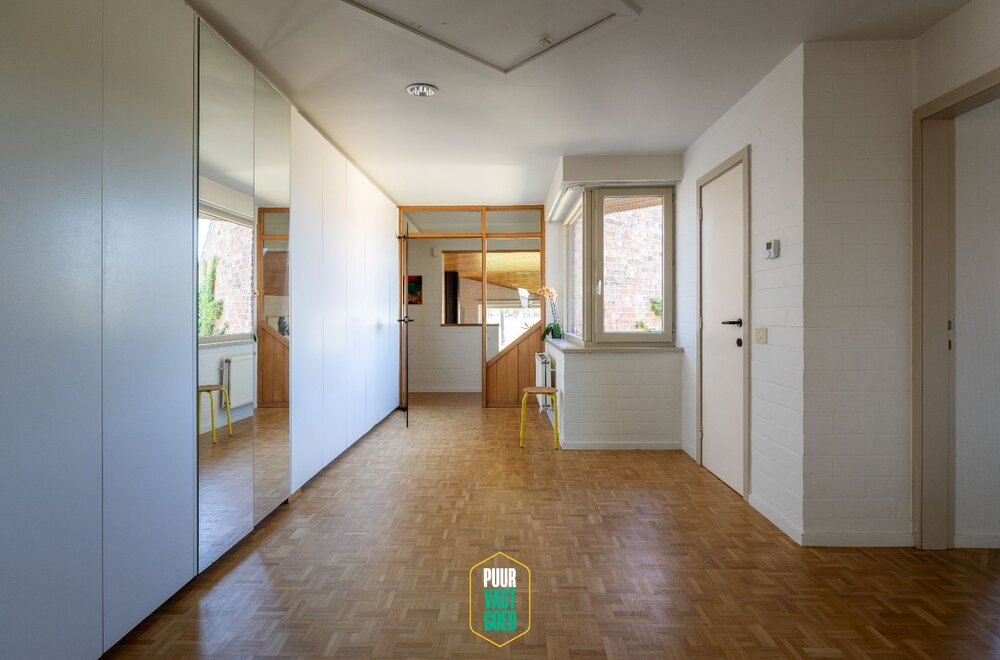 puur-architectuur-80-s-modernisme-met-een-hoek-af018.jpg