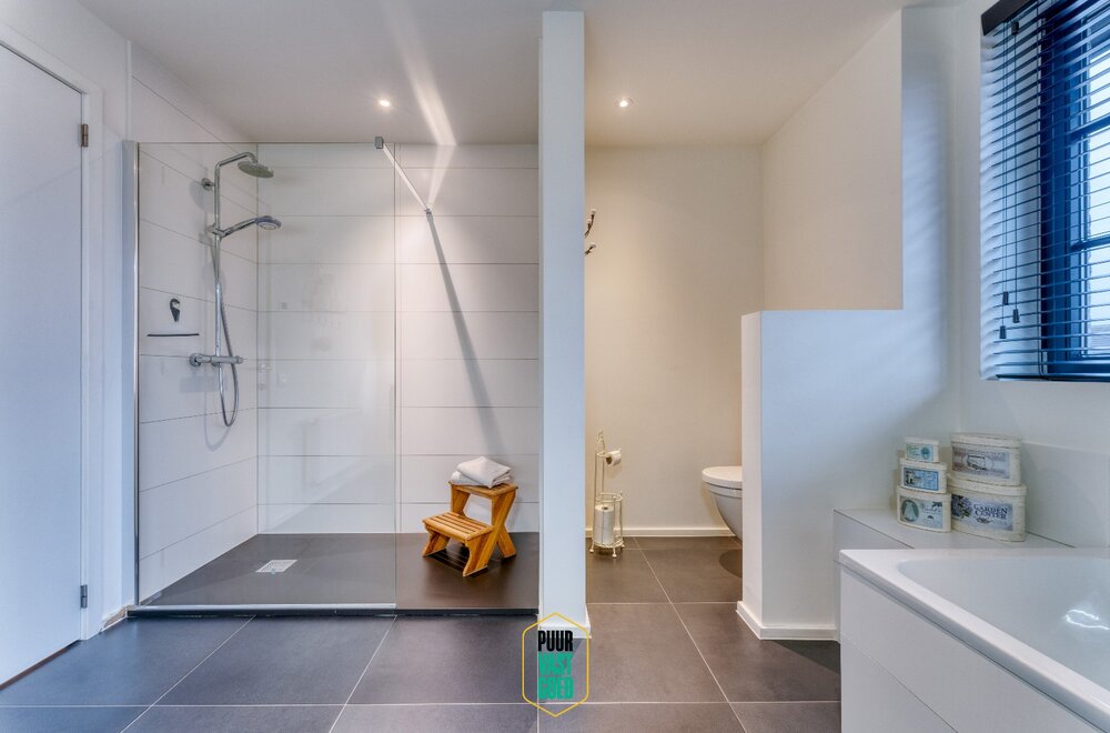 recente-perfect-afgewerkte-halfopen-ruime-knokse-villa-013.jpg