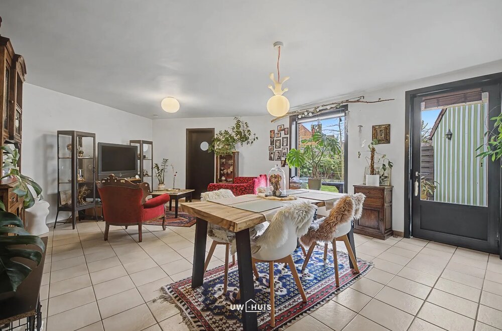 karaktervolle-starterswoning-met-3-slaapkamers-en-zonnige-tuin-in-het-centrum-van-beveren002.jpg