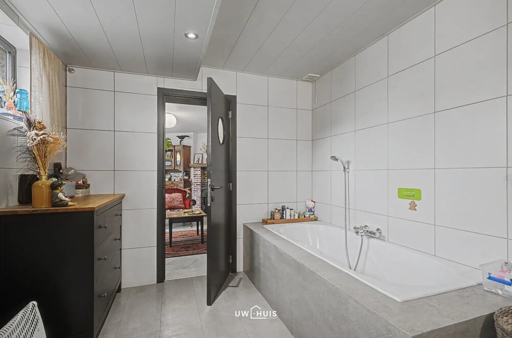 karaktervolle-starterswoning-met-3-slaapkamers-en-zonnige-tuin-in-het-centrum-van-beveren008.jpg
