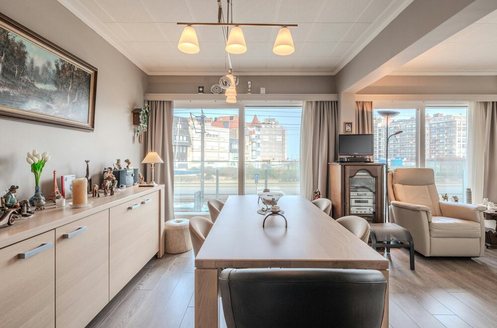 lichtrijk-hoekappartement-met-terrassen-vlakbij-zeedijk-004.jpg