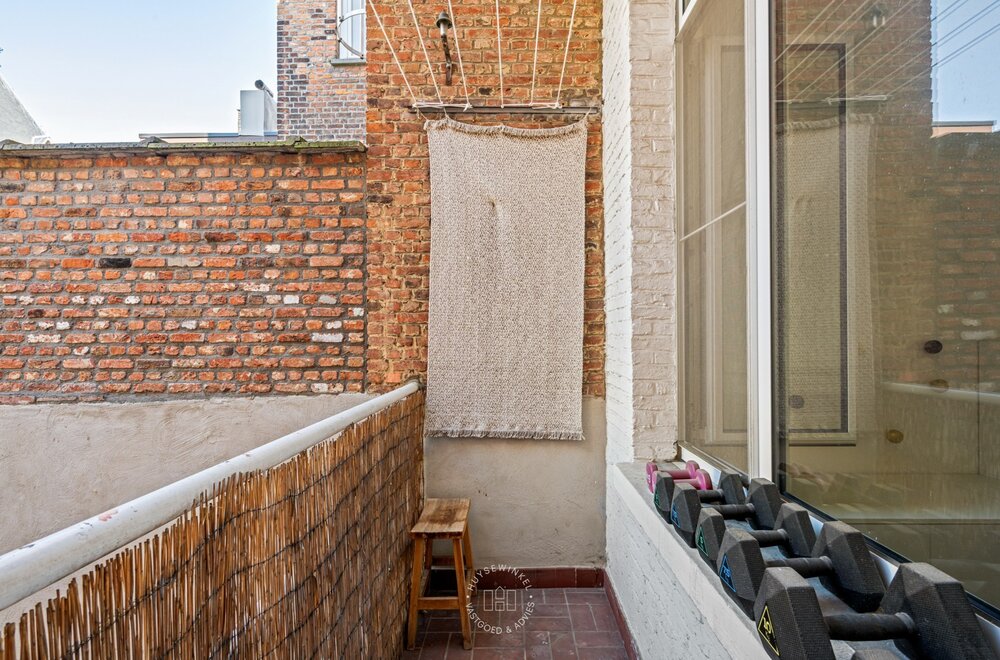 opbrengsteigendom-met-vier-appartementen-garage009.jpg