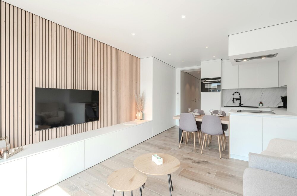 lichtrijke-gerenoveerde-studio-met-zijdelings-zeezicht-003.jpg