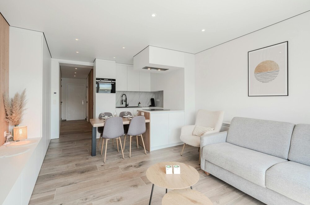 lichtrijke-gerenoveerde-studio-met-zijdelings-zeezicht-005.jpg