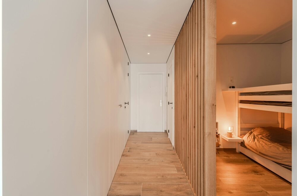 lichtrijke-gerenoveerde-studio-met-zijdelings-zeezicht-007.jpg