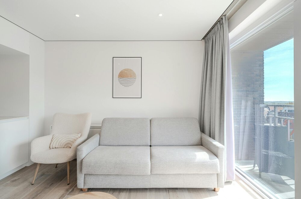 lichtrijke-gerenoveerde-studio-met-zijdelings-zeezicht-009.jpg