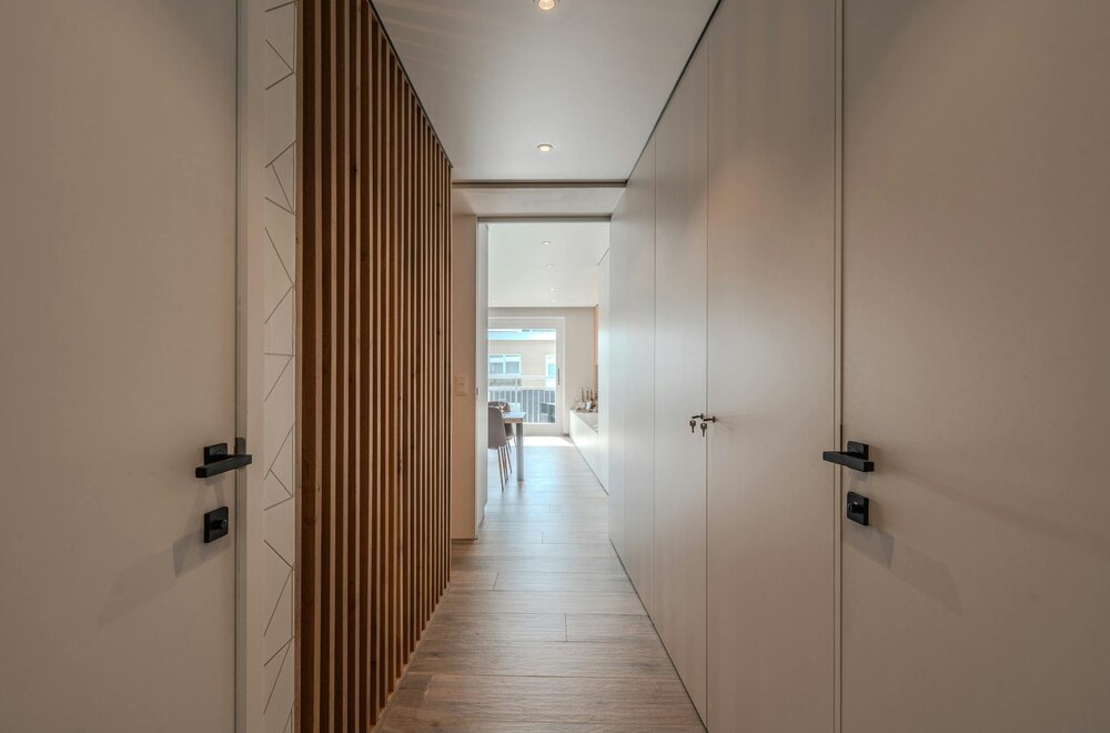 lichtrijke-gerenoveerde-studio-met-zijdelings-zeezicht-014.jpg