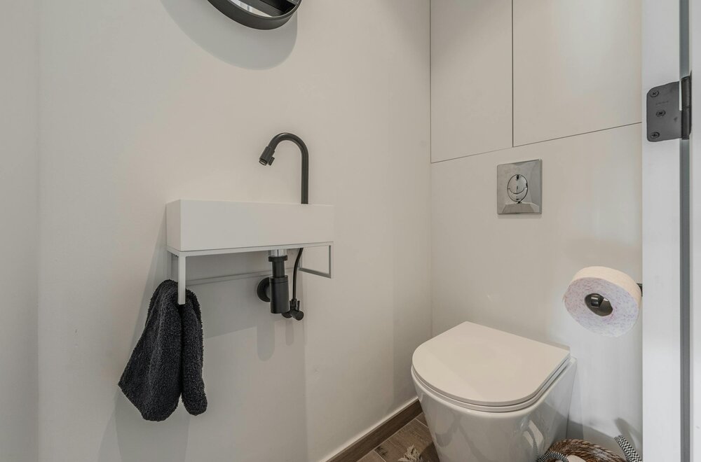 lichtrijke-gerenoveerde-studio-met-zijdelings-zeezicht-020.jpg