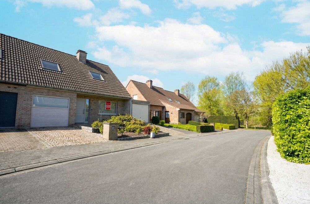 een-verrassing-van-formaat-halfopen-wonen-met-alle-extra-s001.jpg
