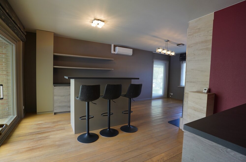een-verrassing-van-formaat-halfopen-wonen-met-alle-extra-s008.jpg