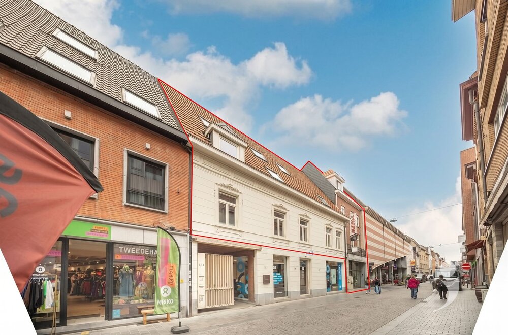opbrengsteigendom-met-21-kamers-1-studio-en-grote-handelszaak001.jpg