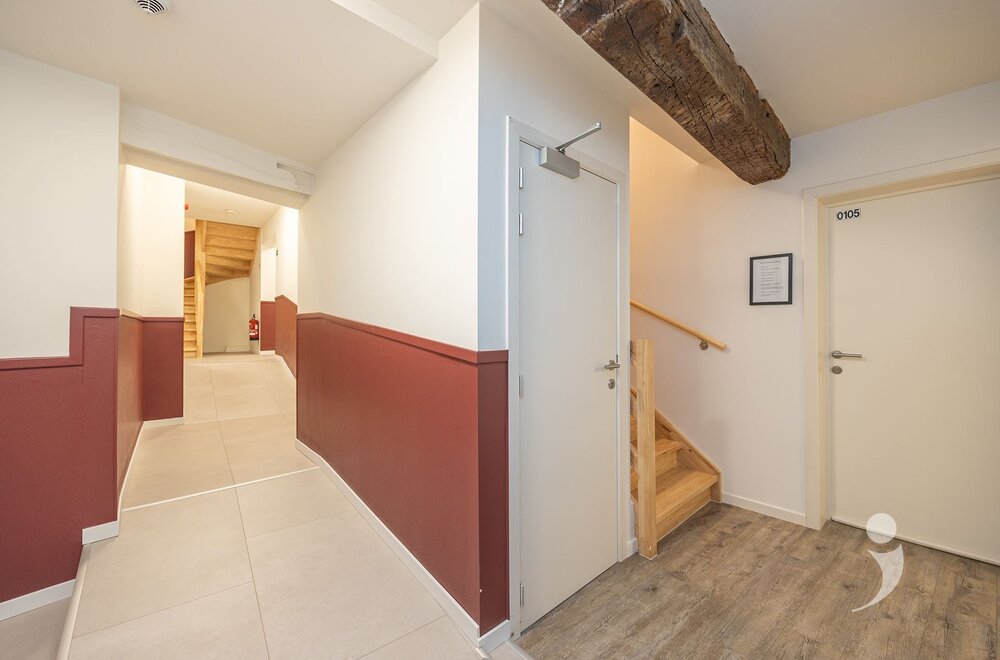 opbrengsteigendom-met-21-kamers-1-studio-en-grote-handelszaak005.jpg