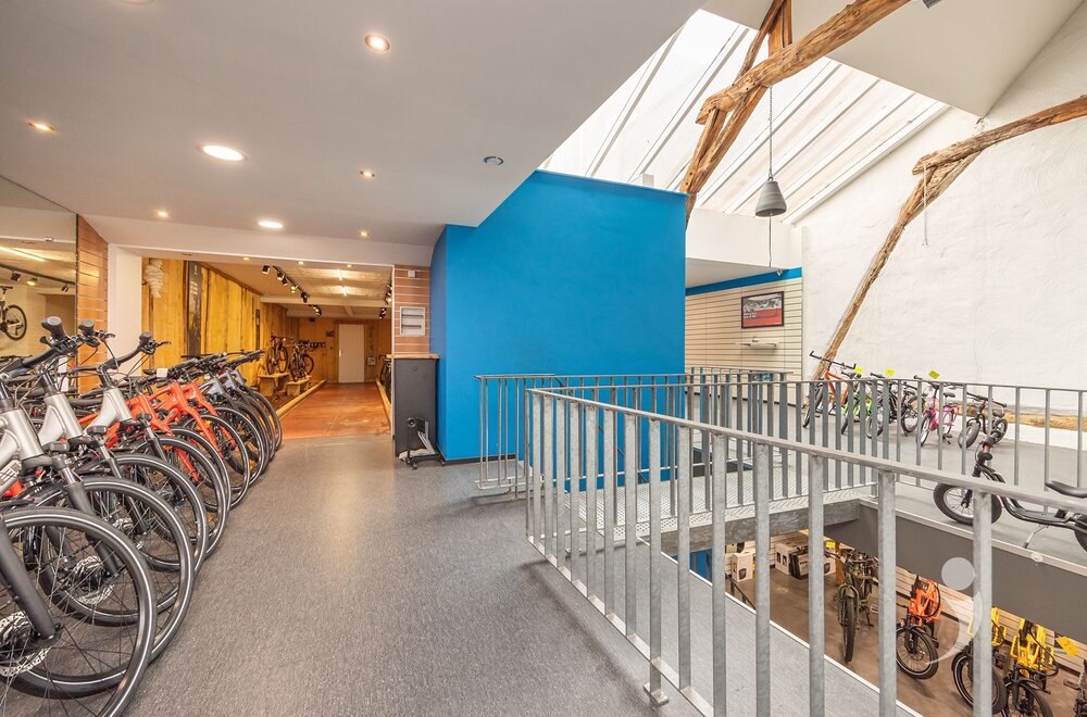 opbrengsteigendom-met-21-kamers-1-studio-en-grote-handelszaak011.jpg