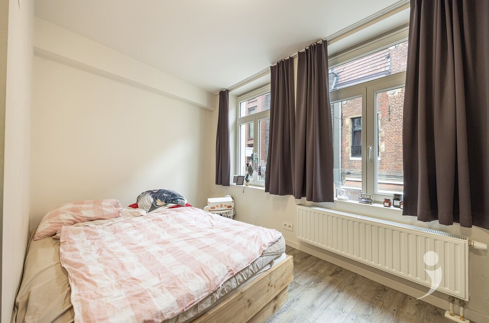 opbrengsteigendom-met-21-kamers-1-studio-en-grote-handelszaak014.jpg