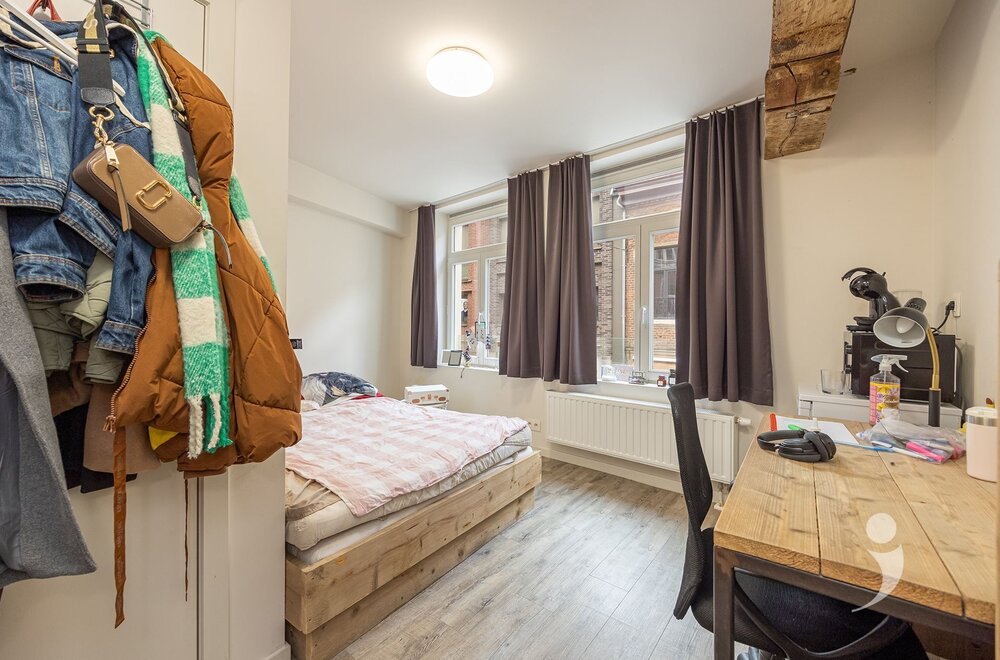 opbrengsteigendom-met-21-kamers-1-studio-en-grote-handelszaak015.jpg