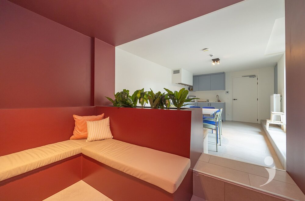 opbrengsteigendom-met-21-kamers-1-studio-en-grote-handelszaak017.jpg