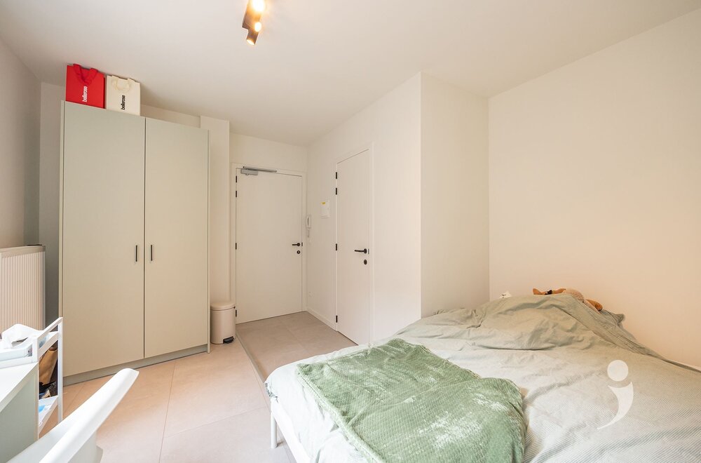 opbrengsteigendom-met-21-kamers-1-studio-en-grote-handelszaak021.jpg