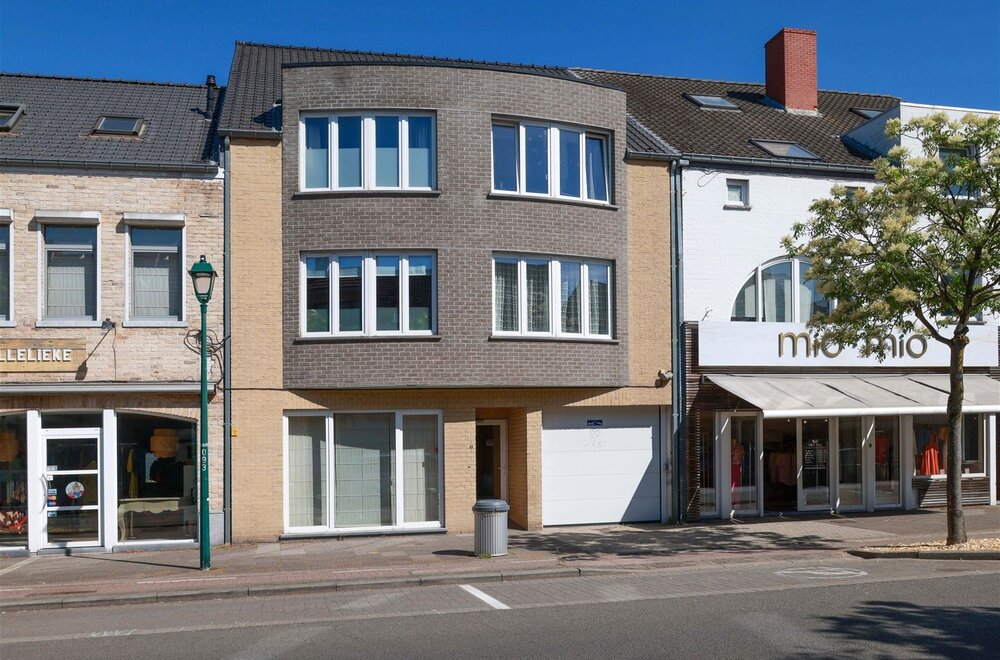 instapklaar-appartement-met-terras-en-autostaanplaats-in-centrum-leopoldsburg001.jpg