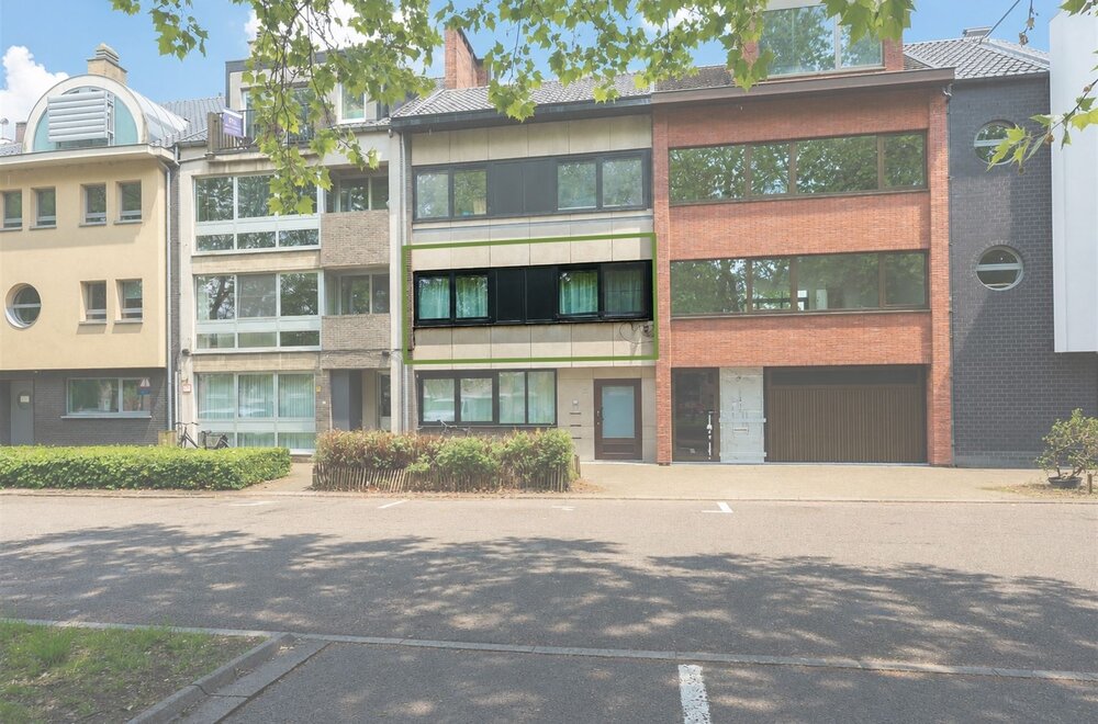 centraal-gelegen-appartement-met-2-slaapkamers-n-terras-aan-de-stadsrand-van-hasselt-investeringsappartement-002.jpg