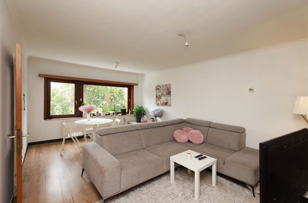 centraal-gelegen-appartement-met-2-slaapkamers-n-terras-aan-de-stadsrand-van-hasselt-investeringsappartement-003.jpg