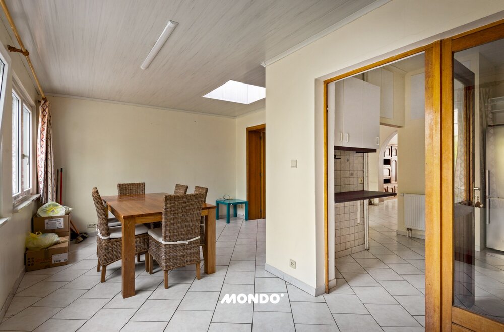 royale-woning-met-tuin-en-garage-in-het-groene-laken005.jpg