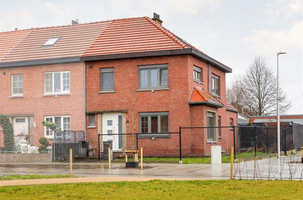 ruime-gezinswoning-met-3-slaapkamers-mogelijkheid-tot-4-op-topligging-nabij-het-centrum-001.jpg