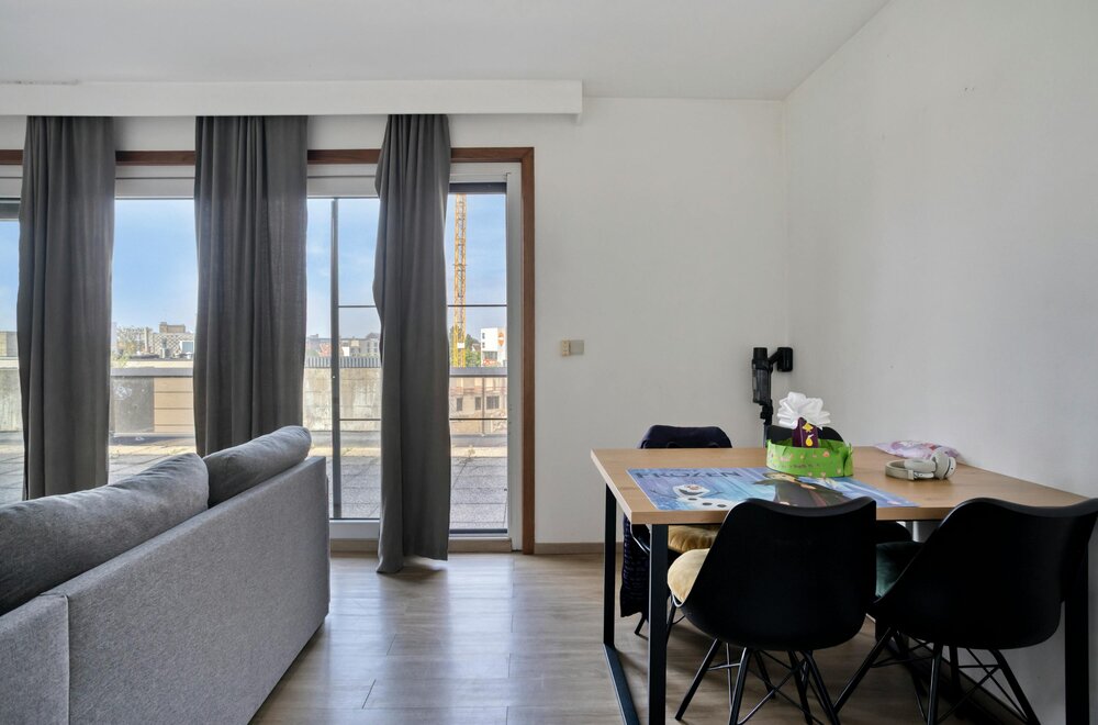 appartement-met-prachtig-terras-te-koop-in-centrum-roeselare001.jpg