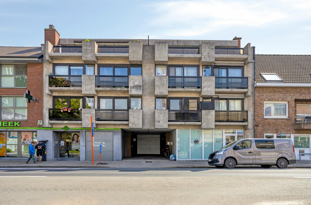 appartement-met-prachtig-terras-te-koop-in-centrum-roeselare002.jpg