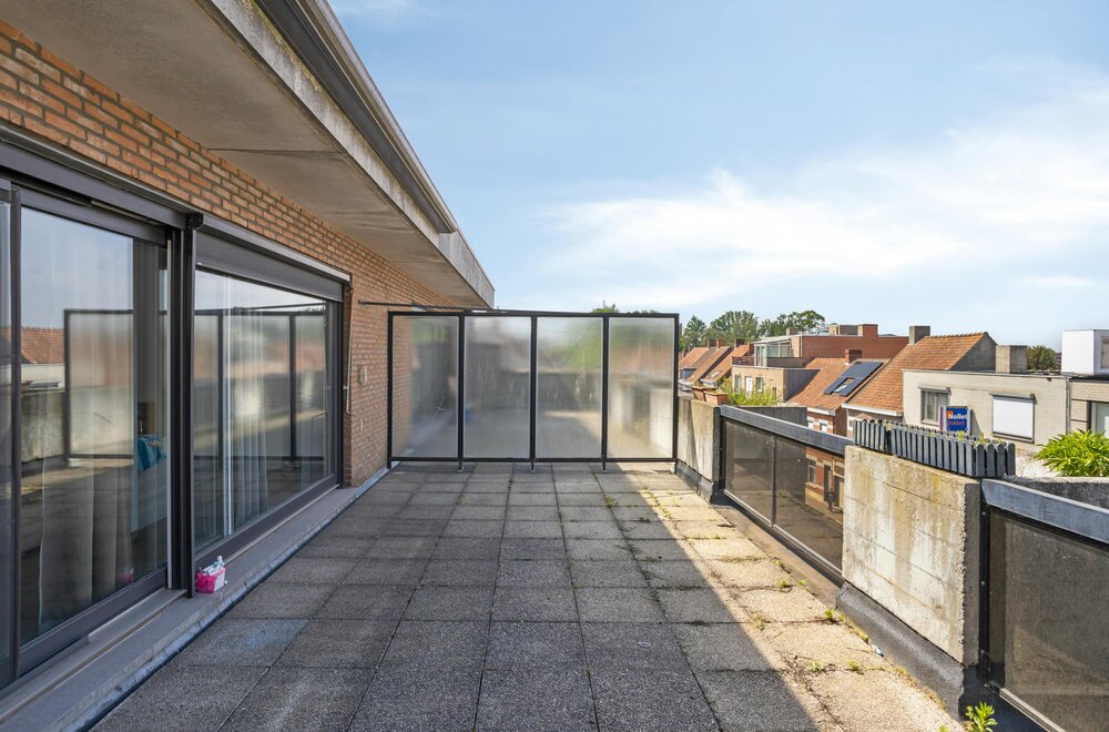 appartement-met-prachtig-terras-te-koop-in-centrum-roeselare003.jpg
