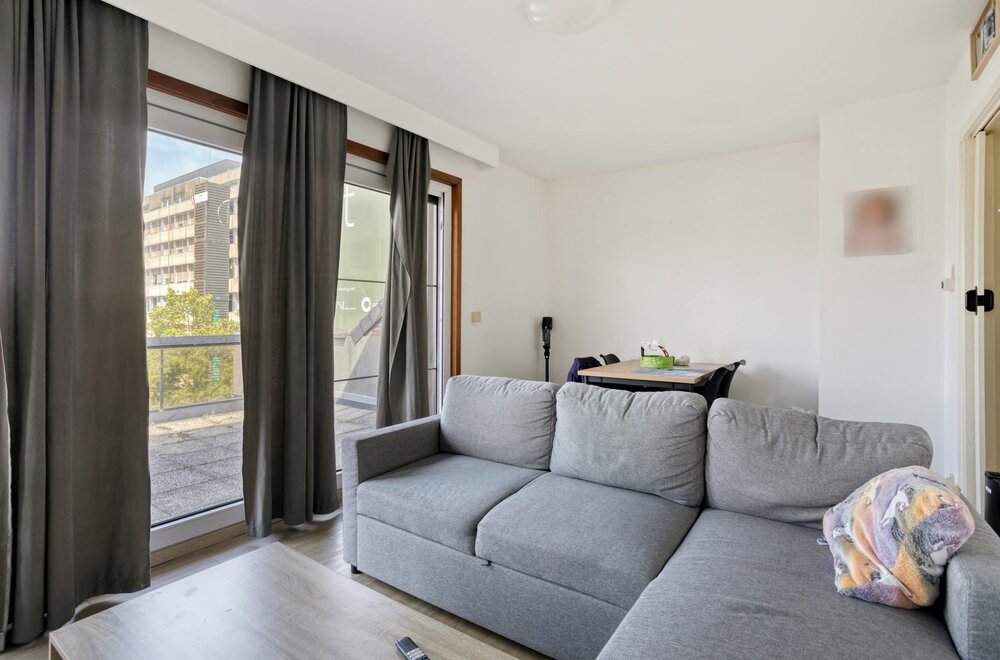 appartement-met-prachtig-terras-te-koop-in-centrum-roeselare004.jpg
