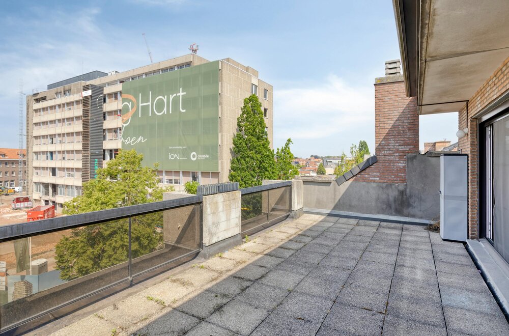 appartement-met-prachtig-terras-te-koop-in-centrum-roeselare015.jpg