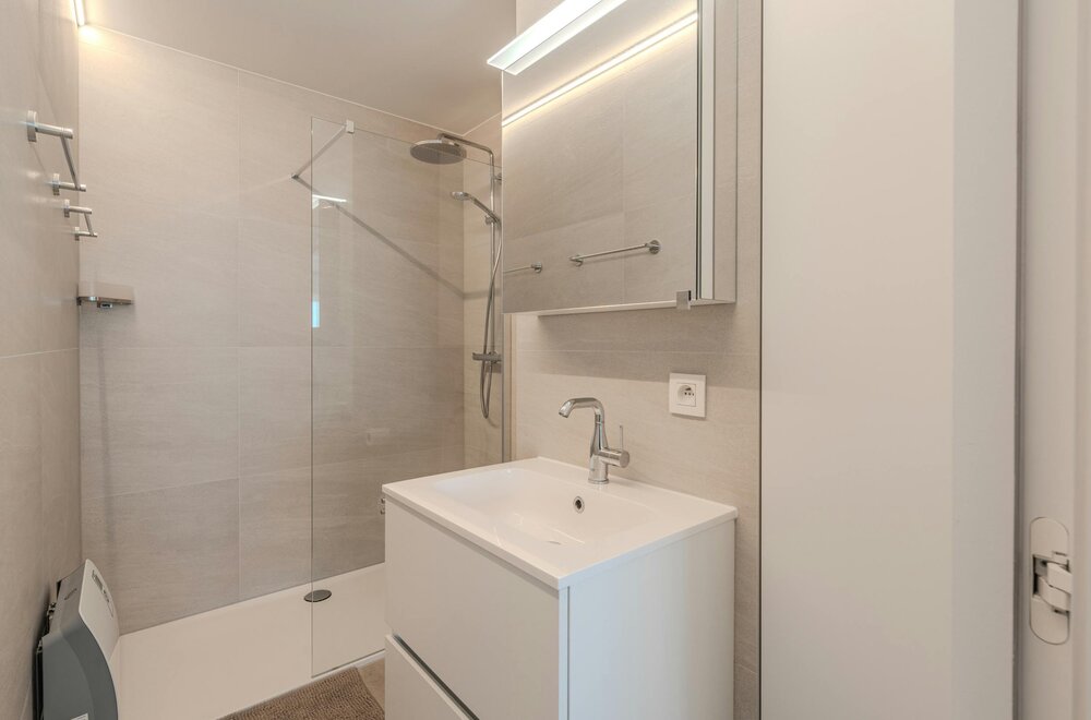 high-end-gerenoveerd-appartement-met-frontaal-zeezicht-009.jpg
